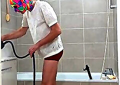 I'm finishing the steam cleaning of the bathtub (episode 3)