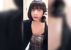 Crossdresser Tingxuan opened the hotel room door and then masturbated.
