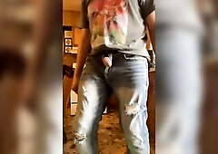 Taking a despairing full bladder piddle in the kitchen with my schlong dancing in between void urine streams