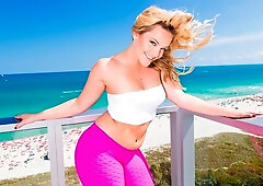 Alexis Texas Brings Her Big Booty To Miami