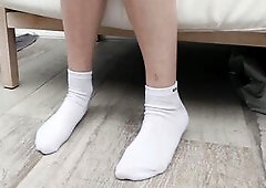 Get cozy and relax with this slow, gratifying sock-to-barefoot disclose. See as warm, soft socks are gently teased, stretched, and lazily pulled off t
