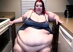 Australian BBW with big boobs gives blowjob