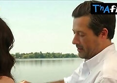Sara Barradas Sexy Scene  in Quer O Destino