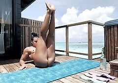 Showing off all my bits to the'slander neighbors as I stretch and workout my oiled toned hardbody. I do a ton of glute and ab work, as well as fu